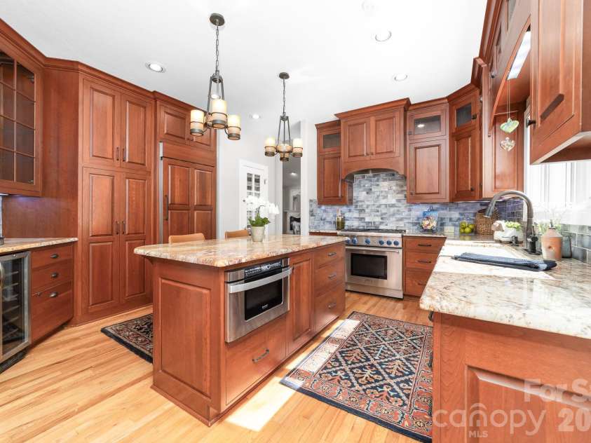 206 Vauxhall Drive, Shelby, NC 28150.  MLS# CAR4366232, YatesRealty ID 10352. 