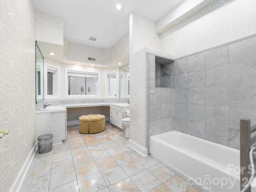 206 Vauxhall Drive, Shelby, NC 28150.  MLS# CAR4366232, YatesRealty ID 10352. Full bathroom on the lower level.