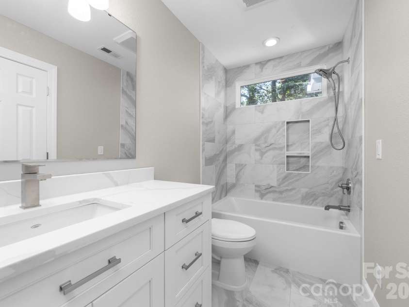 206 Vauxhall Drive, Shelby, NC 28150.  MLS# CAR4366232, YatesRealty ID 10352. Third bathroom upper level
