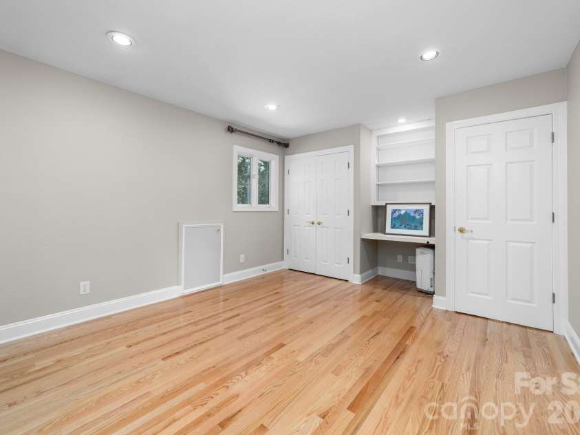 206 Vauxhall Drive, Shelby, NC 28150.  MLS# CAR4366232, YatesRealty ID 10352. Third en suite on the upper level