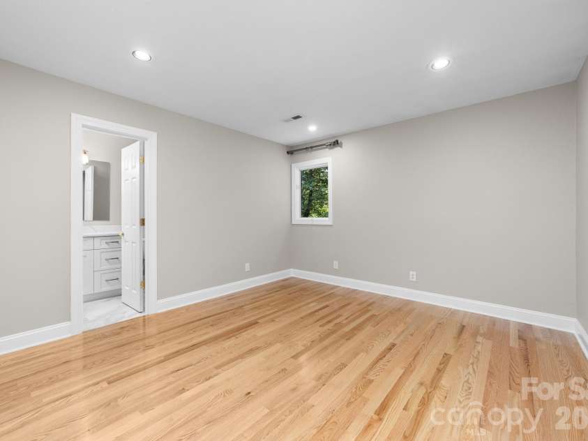 206 Vauxhall Drive, Shelby, NC 28150.  MLS# CAR4366232, YatesRealty ID 10352. Third en suite upper level