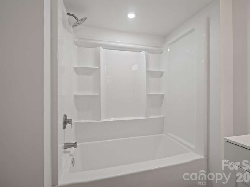 5000 Hoover Drive, Charlotte, NC 28269.  MLS# CAR4359253, YatesRealty ID 10354. 