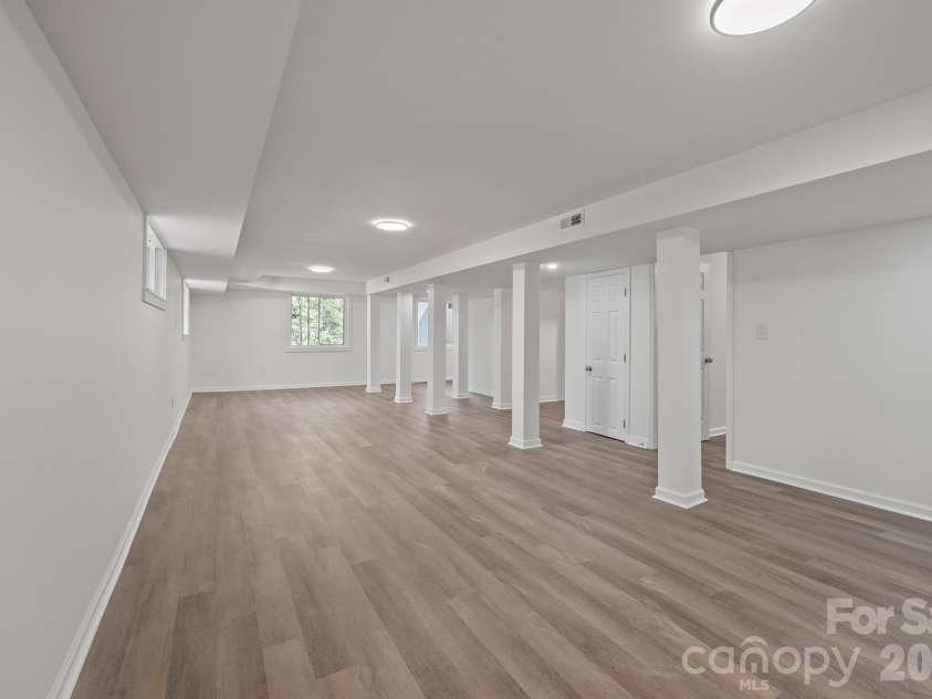 5000 Hoover Drive, Charlotte, NC 28269.  MLS# CAR4359253, YatesRealty ID 10354. 