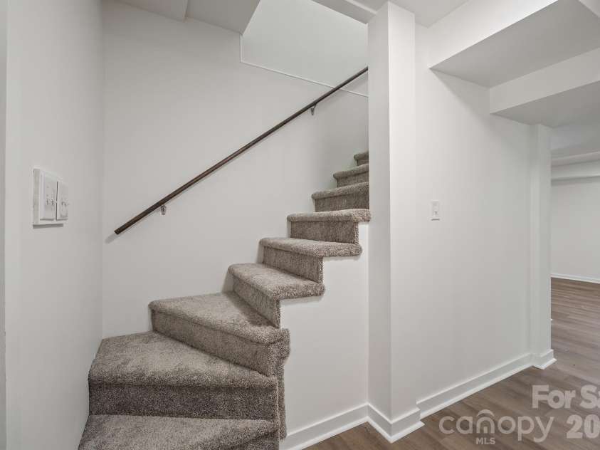 5000 Hoover Drive, Charlotte, NC 28269.  MLS# CAR4359253, YatesRealty ID 10354. 