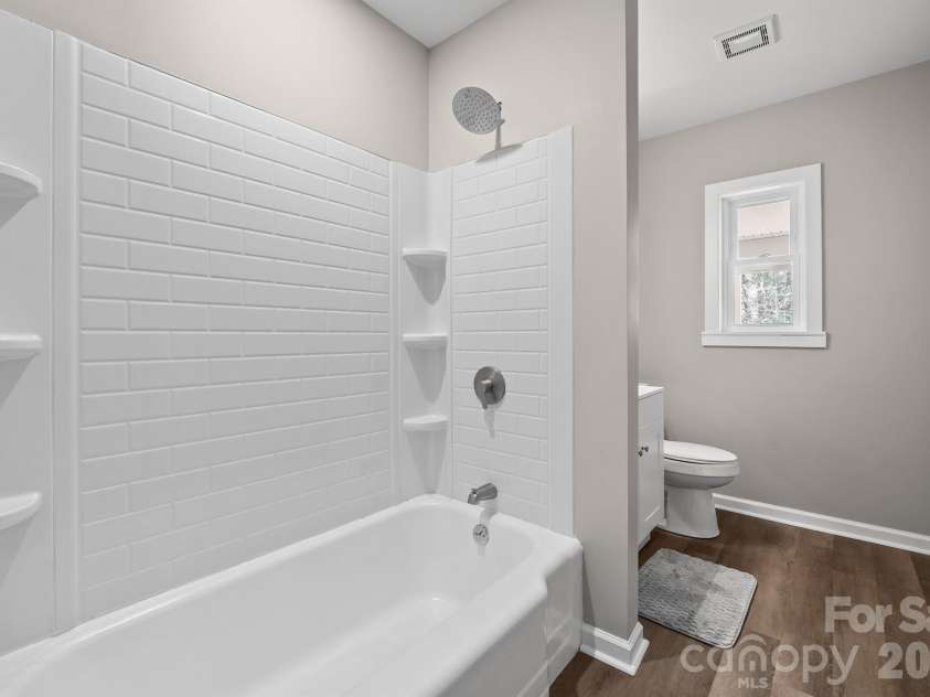 5000 Hoover Drive, Charlotte, NC 28269.  MLS# CAR4359253, YatesRealty ID 10354. 