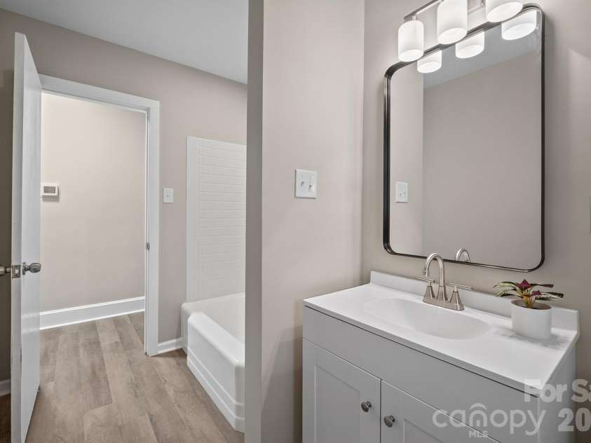 5000 Hoover Drive, Charlotte, NC 28269.  MLS# CAR4359253, YatesRealty ID 10354. 
