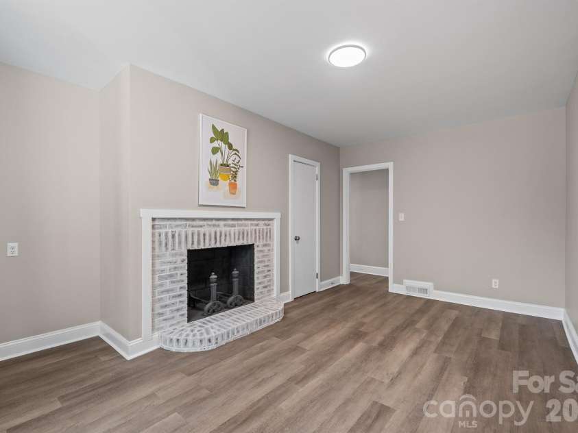 5000 Hoover Drive, Charlotte, NC 28269.  MLS# CAR4359253, YatesRealty ID 10354. 