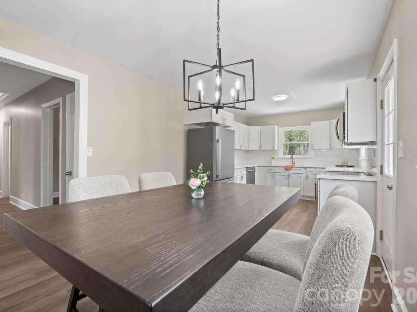5000 Hoover Drive, Charlotte, NC 28269.  MLS# CAR4359253, YatesRealty ID 10354. 