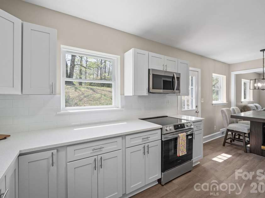 5000 Hoover Drive, Charlotte, NC 28269.  MLS# CAR4359253, YatesRealty ID 10354. 
