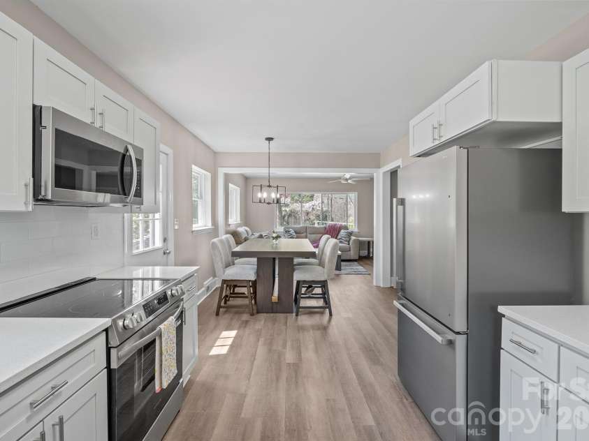 5000 Hoover Drive, Charlotte, NC 28269.  MLS# CAR4359253, YatesRealty ID 10354. 
