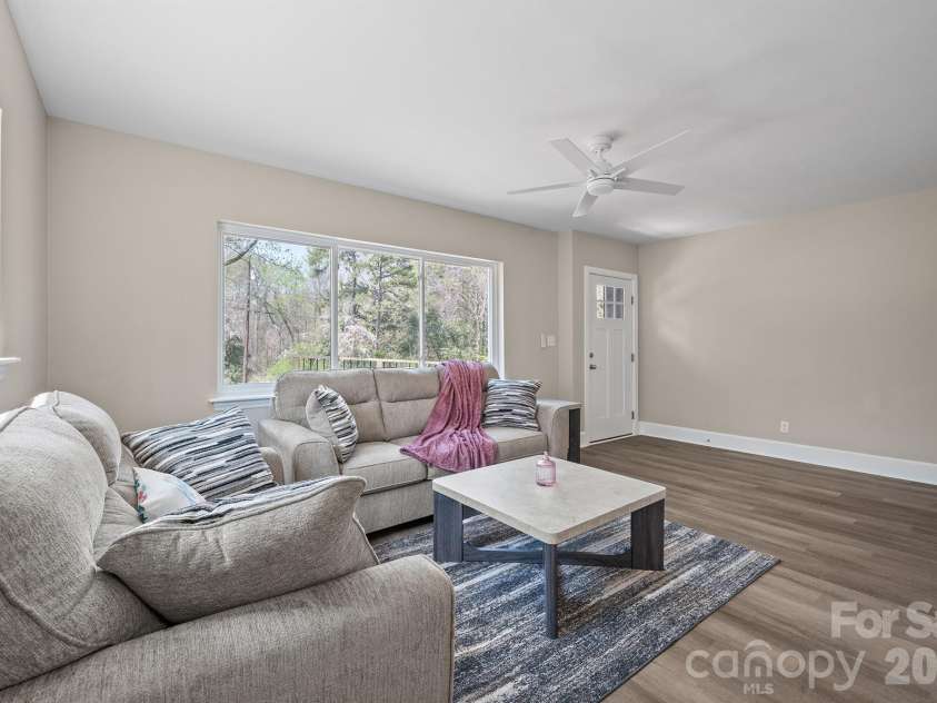 5000 Hoover Drive, Charlotte, NC 28269.  MLS# CAR4359253, YatesRealty ID 10354. 