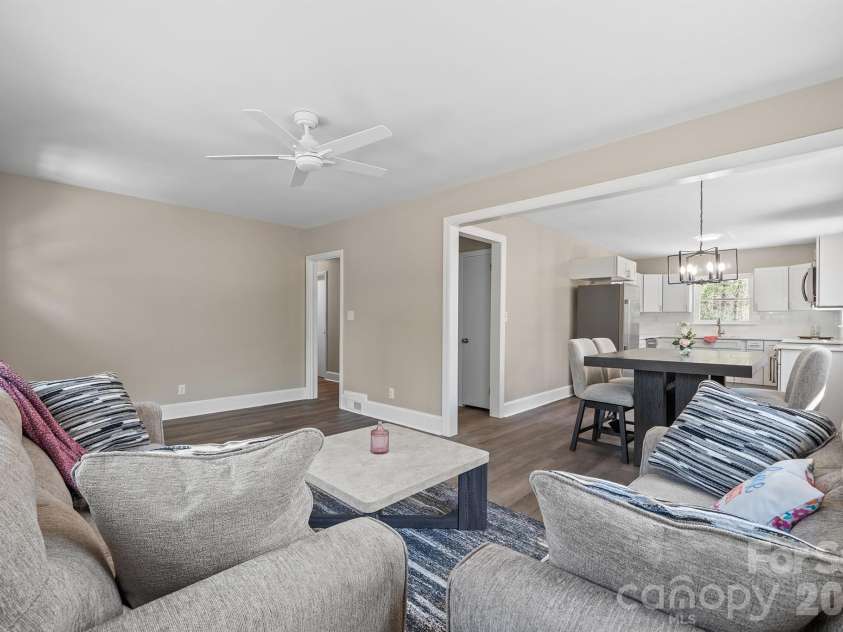 5000 Hoover Drive, Charlotte, NC 28269.  MLS# CAR4359253, YatesRealty ID 10354. 