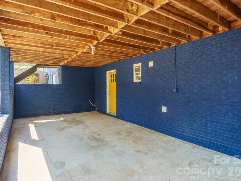 5000 Hoover Drive, Charlotte, NC 28269.  MLS# CAR4359253, YatesRealty ID 10354. 