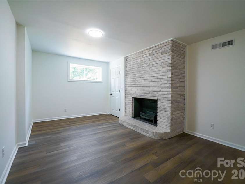 5000 Hoover Drive, Charlotte, NC 28269.  MLS# CAR4359253, YatesRealty ID 10354. 