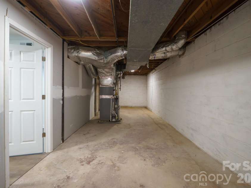 5000 Hoover Drive, Charlotte, NC 28269.  MLS# CAR4359253, YatesRealty ID 10354. 