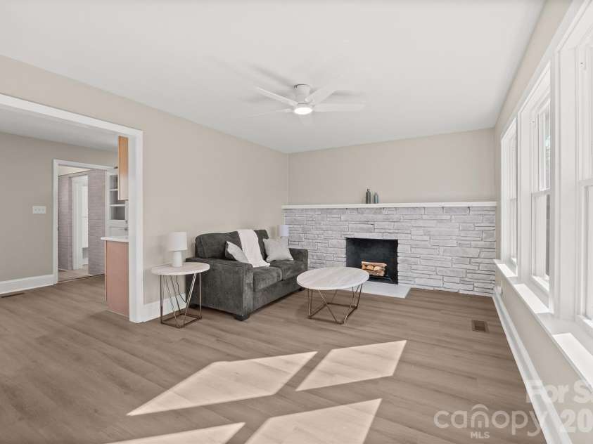 4035 Sheffield Drive, Charlotte, NC 28205.  MLS# CAR4351243, YatesRealty ID 10355. 