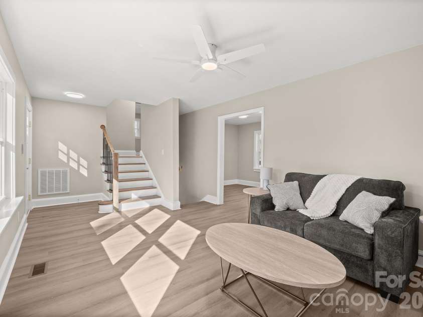 4035 Sheffield Drive, Charlotte, NC 28205.  MLS# CAR4351243, YatesRealty ID 10355. 