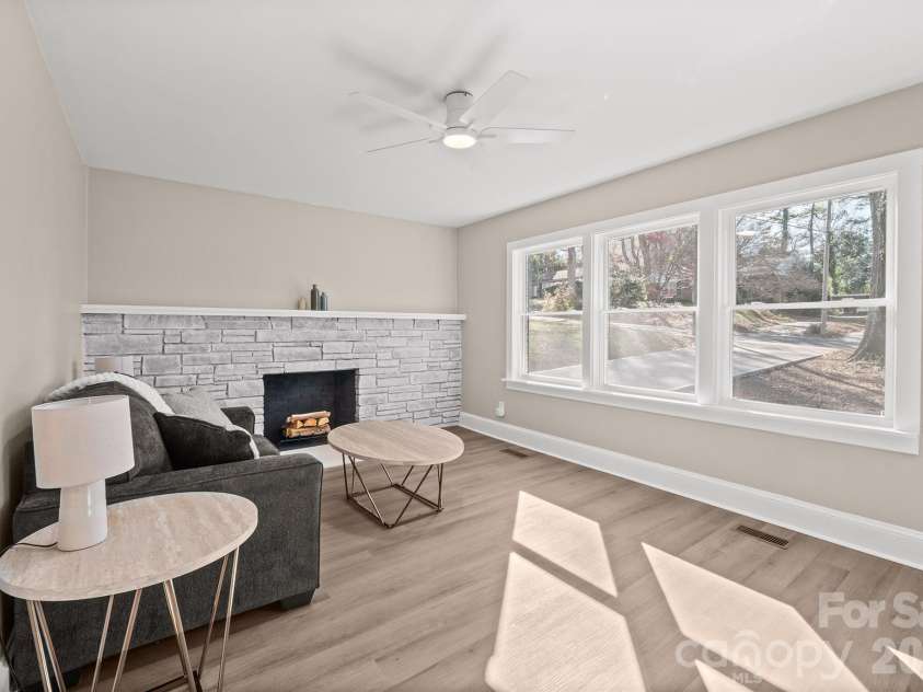 4035 Sheffield Drive, Charlotte, NC 28205.  MLS# CAR4351243, YatesRealty ID 10355. 