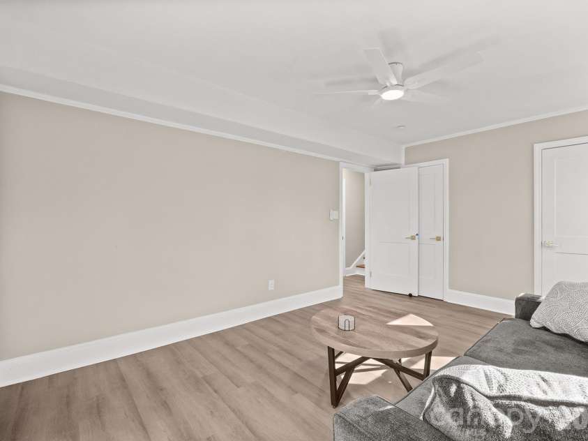 4035 Sheffield Drive, Charlotte, NC 28205.  MLS# CAR4351243, YatesRealty ID 10355. 