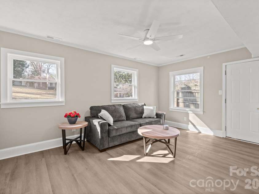 4035 Sheffield Drive, Charlotte, NC 28205.  MLS# CAR4351243, YatesRealty ID 10355. 