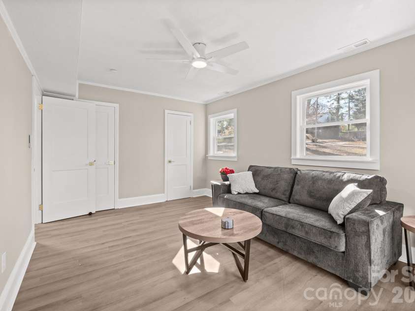 4035 Sheffield Drive, Charlotte, NC 28205.  MLS# CAR4351243, YatesRealty ID 10355. 
