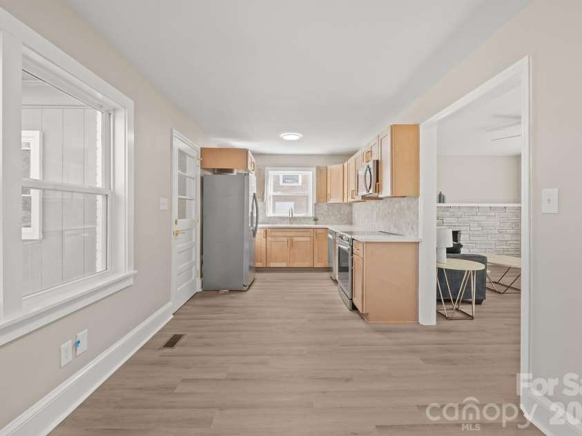 4035 Sheffield Drive, Charlotte, NC 28205.  MLS# CAR4351243, YatesRealty ID 10355. 