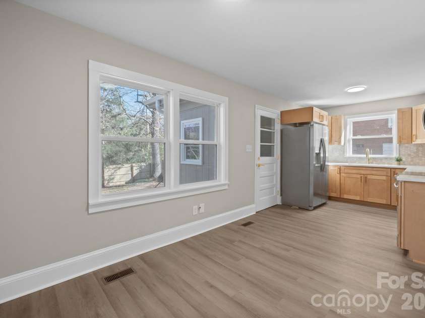 4035 Sheffield Drive, Charlotte, NC 28205.  MLS# CAR4351243, YatesRealty ID 10355. 