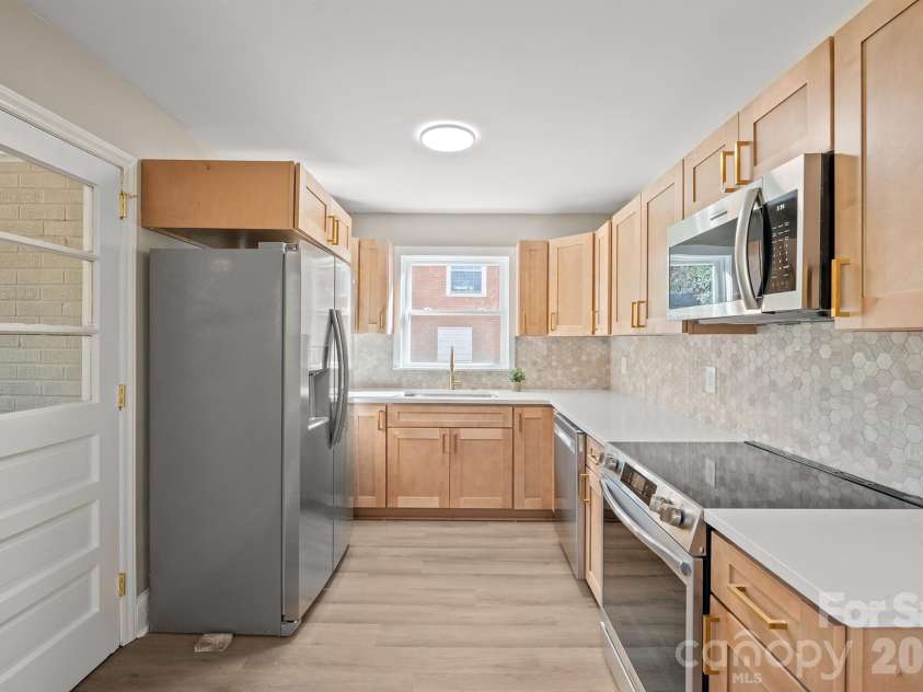 4035 Sheffield Drive, Charlotte, NC 28205.  MLS# CAR4351243, YatesRealty ID 10355. 