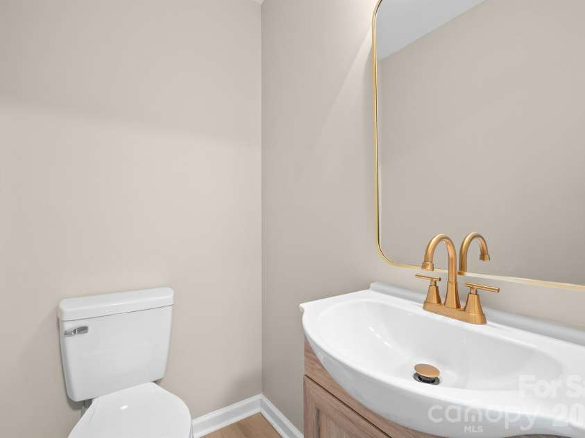 4035 Sheffield Drive, Charlotte, NC 28205.  MLS# CAR4351243, YatesRealty ID 10355. 