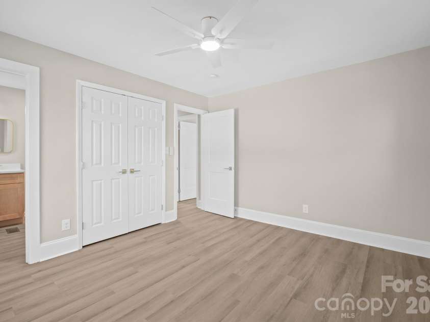 4035 Sheffield Drive, Charlotte, NC 28205.  MLS# CAR4351243, YatesRealty ID 10355. 