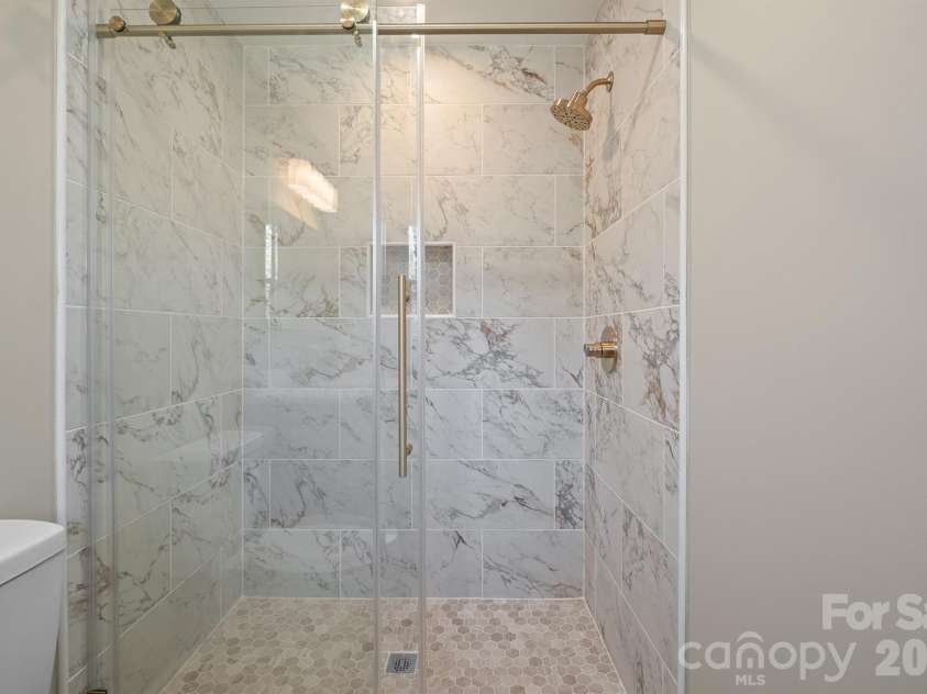 4035 Sheffield Drive, Charlotte, NC 28205.  MLS# CAR4351243, YatesRealty ID 10355. 