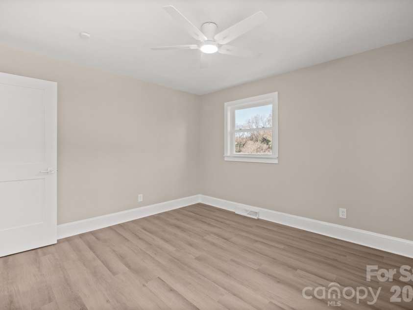 4035 Sheffield Drive, Charlotte, NC 28205.  MLS# CAR4351243, YatesRealty ID 10355. 