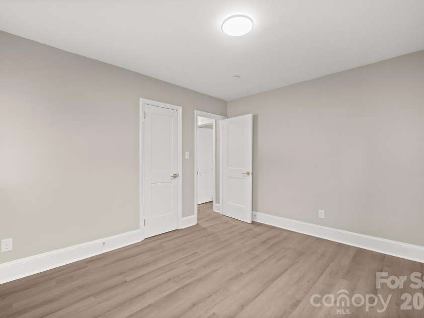 4035 Sheffield Drive, Charlotte, NC 28205.  MLS# CAR4351243, YatesRealty ID 10355. 
