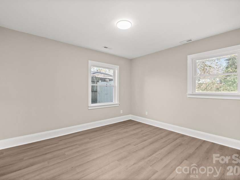 4035 Sheffield Drive, Charlotte, NC 28205.  MLS# CAR4351243, YatesRealty ID 10355. 