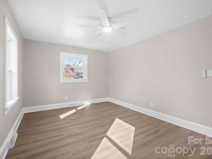 4035 Sheffield Drive, Charlotte, NC 28205.  MLS# CAR4351243, YatesRealty ID 10355. 