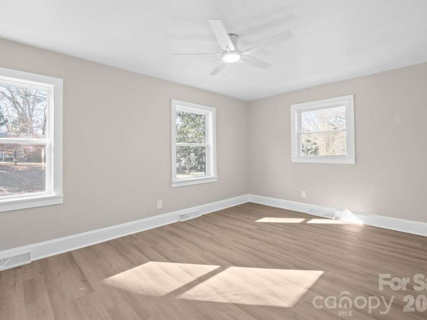 4035 Sheffield Drive, Charlotte, NC 28205.  MLS# CAR4351243, YatesRealty ID 10355. 
