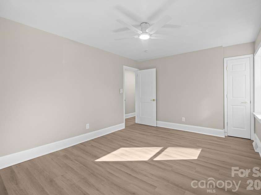 4035 Sheffield Drive, Charlotte, NC 28205.  MLS# CAR4351243, YatesRealty ID 10355. 