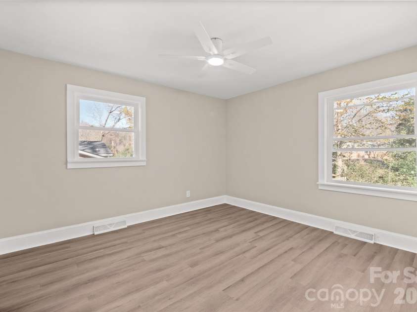 4035 Sheffield Drive, Charlotte, NC 28205.  MLS# CAR4351243, YatesRealty ID 10355. 