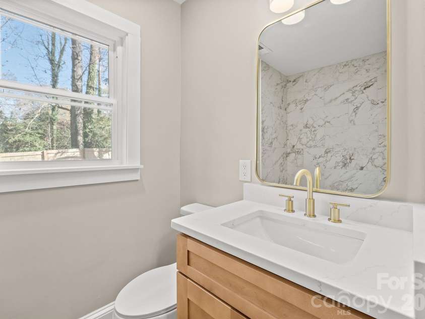 4035 Sheffield Drive, Charlotte, NC 28205.  MLS# CAR4351243, YatesRealty ID 10355. 