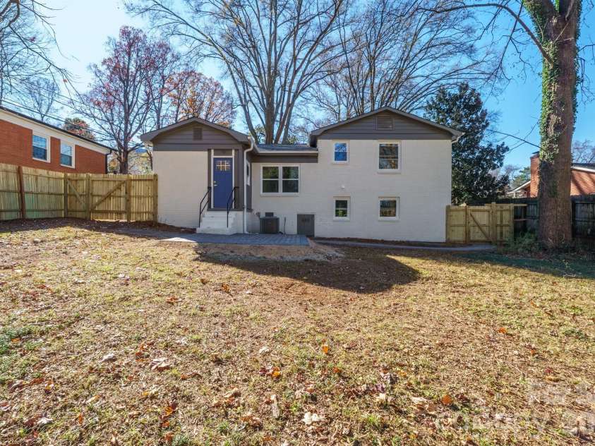 4035 Sheffield Drive, Charlotte, NC 28205.  MLS# CAR4351243, YatesRealty ID 10355. 