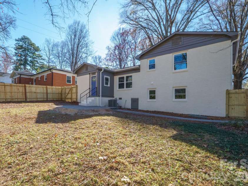 4035 Sheffield Drive, Charlotte, NC 28205.  MLS# CAR4351243, YatesRealty ID 10355. 