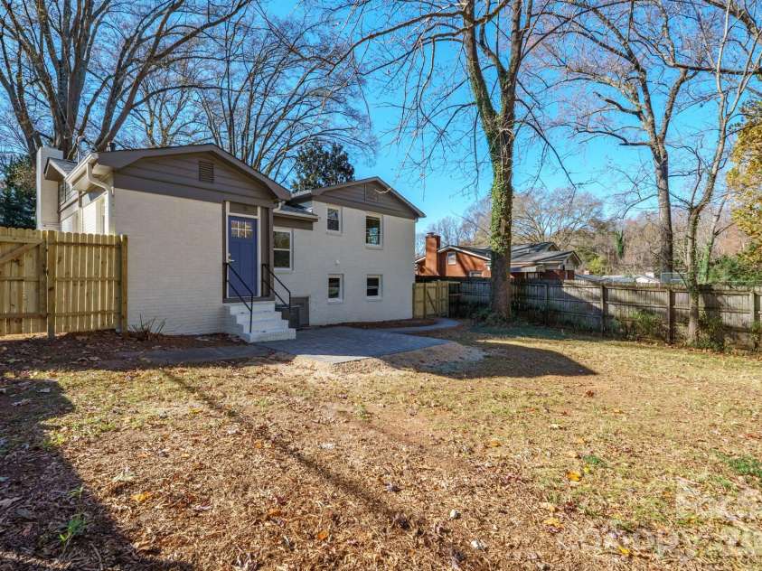 4035 Sheffield Drive, Charlotte, NC 28205.  MLS# CAR4351243, YatesRealty ID 10355. 