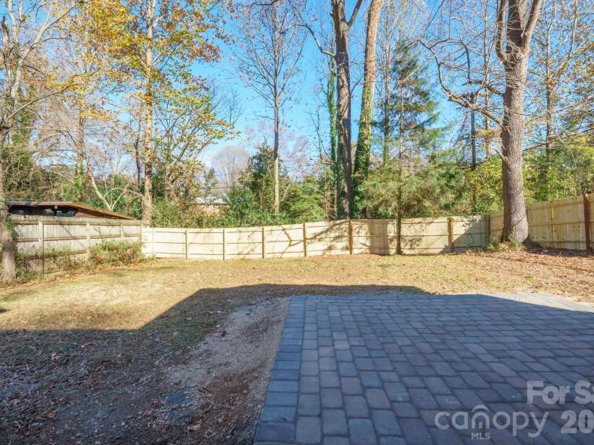 4035 Sheffield Drive, Charlotte, NC 28205.  MLS# CAR4351243, YatesRealty ID 10355. 