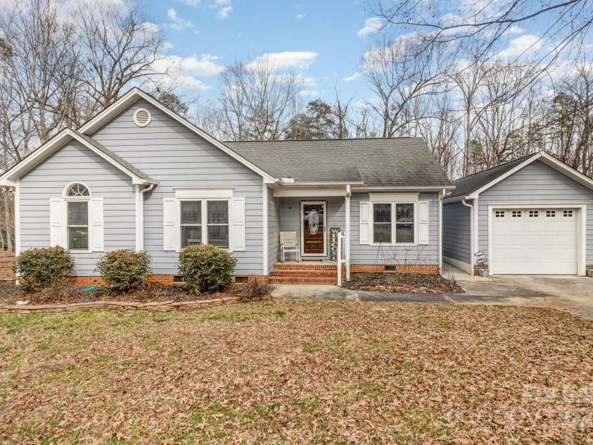 207 Cypress Drive, Gastonia, NC 28052.  MLS# CAR4231638, YatesRealty ID 10356. 
