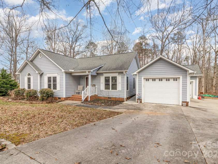 207 Cypress Drive, Gastonia, NC 28052.  MLS# CAR4231638, YatesRealty ID 10356. 