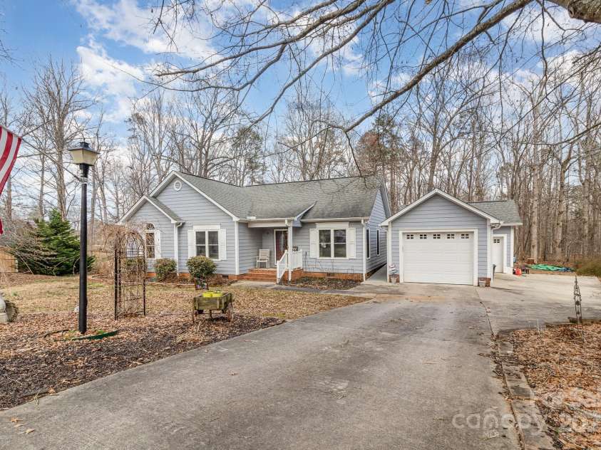 207 Cypress Drive, Gastonia, NC 28052.  MLS# CAR4231638, YatesRealty ID 10356. 