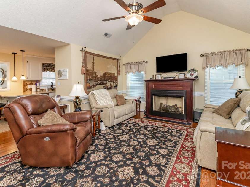 207 Cypress Drive, Gastonia, NC 28052.  MLS# CAR4231638, YatesRealty ID 10356. 