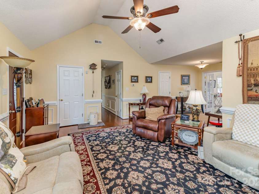207 Cypress Drive, Gastonia, NC 28052.  MLS# CAR4231638, YatesRealty ID 10356. 