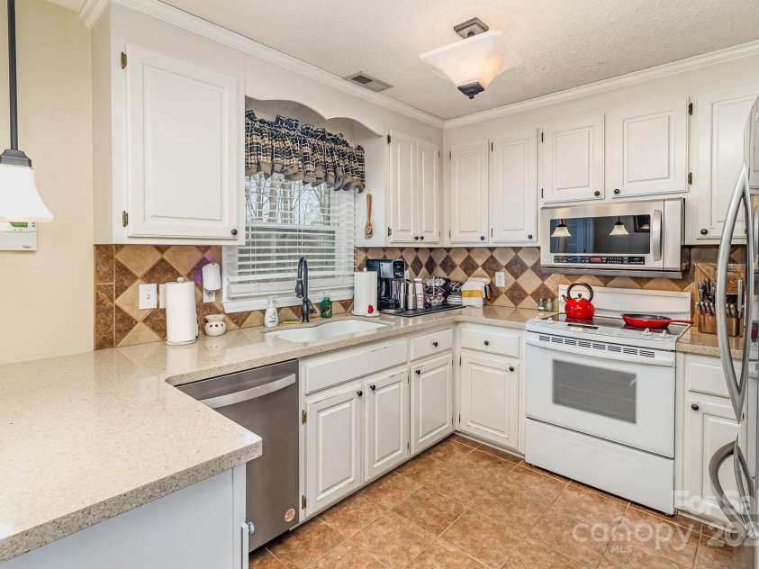 207 Cypress Drive, Gastonia, NC 28052.  MLS# CAR4231638, YatesRealty ID 10356. 