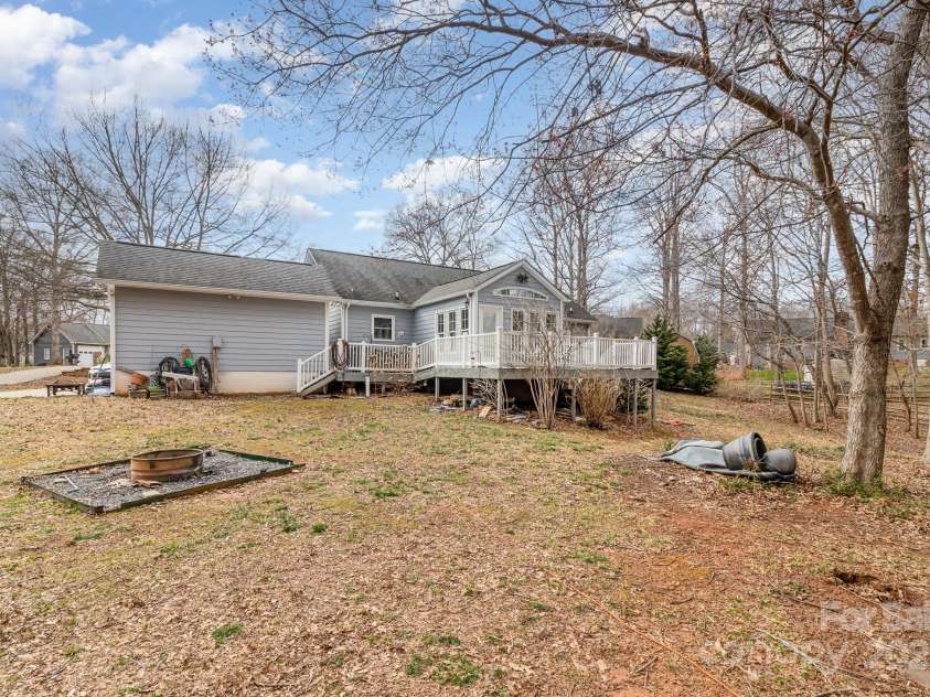 207 Cypress Drive, Gastonia, NC 28052.  MLS# CAR4231638, YatesRealty ID 10356. 